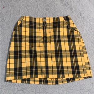 Plaid yellow and black skirt